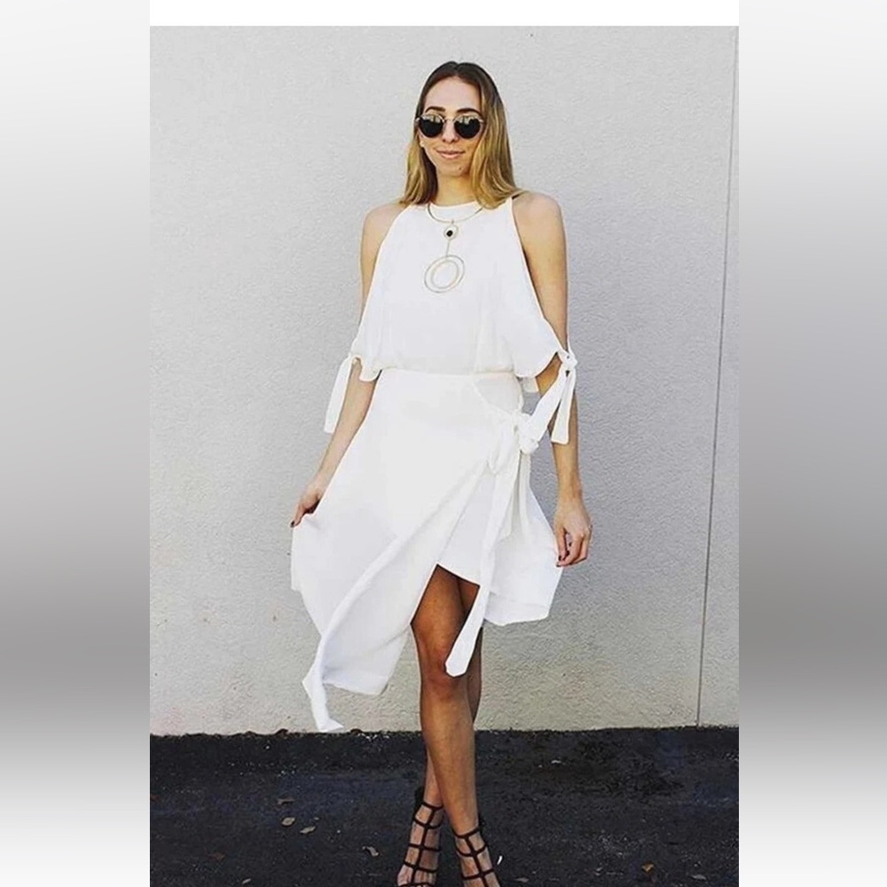 NWT ELLIATT CAPTIVATE COLD SHOULDER DRESS WHITE Sz Small